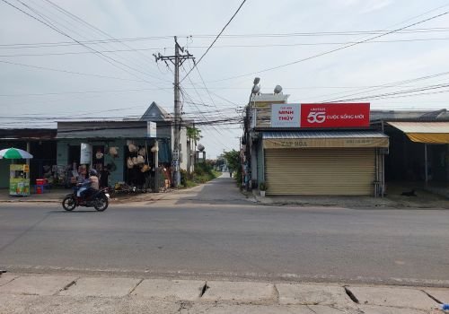 Entrance from Provincial Road 9 leading to plot No.430 in My Hanh Bac